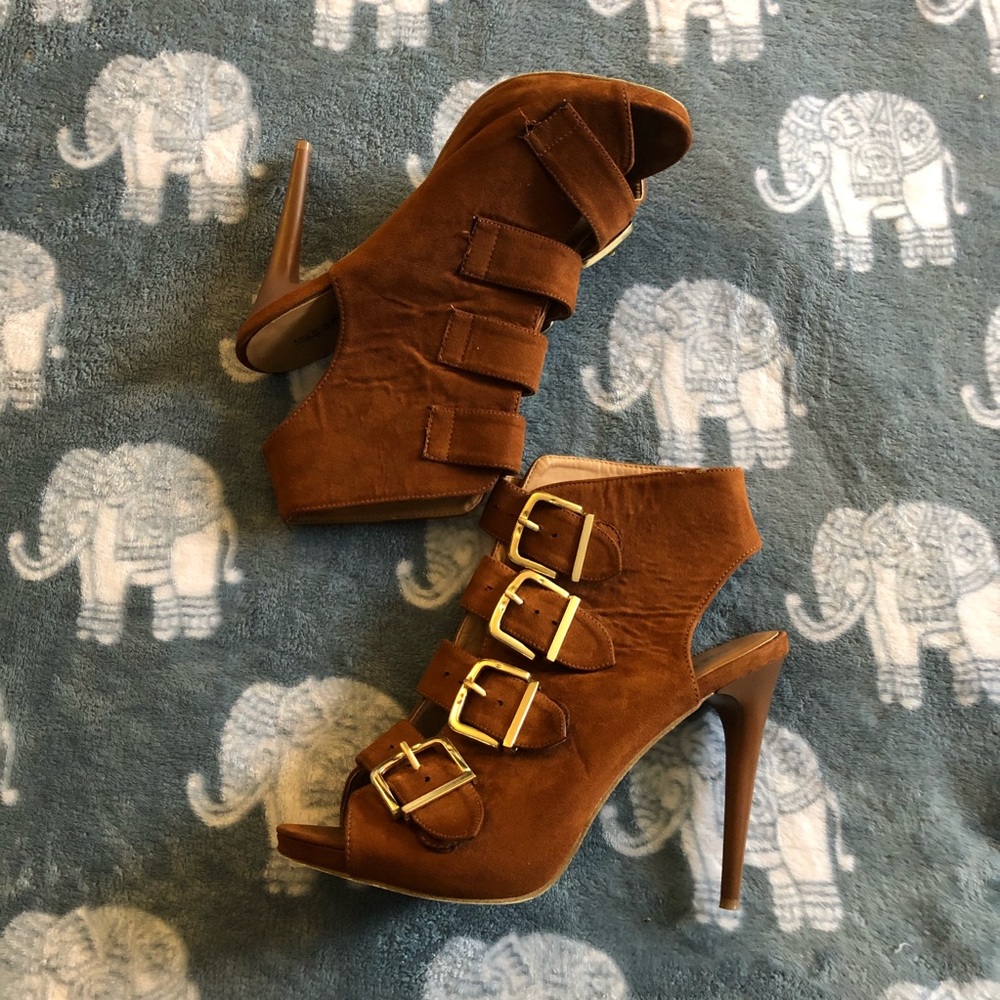Aldo suede Brown Heels w/ Gold Buckle 💝Melissa’s